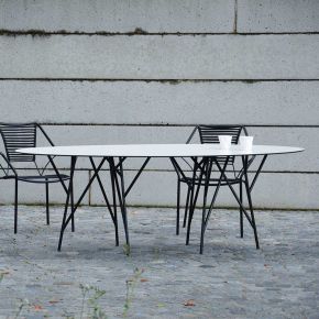 Jan Kurtz Tisch ASTWERK, 180x100cm, Stahlrohr pulverbeschichtet schwarz, Platte: HPL 10 mm, weiß, Niveauausgleich